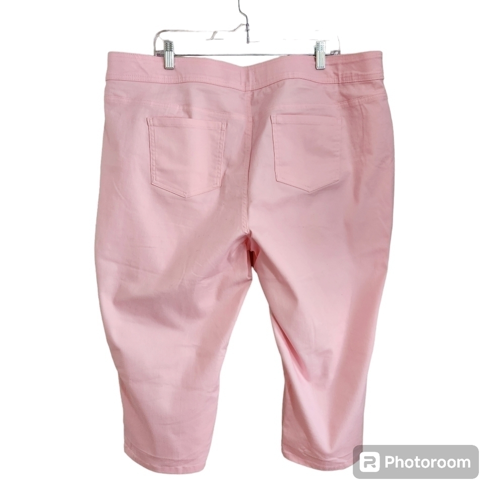 Kim Roger's pink Capris - Picture 2 of 5